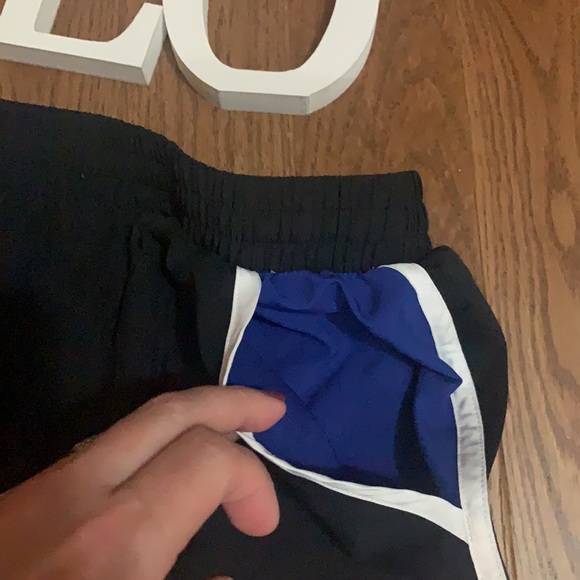 Under Armour Running Shorts - Picture 4 of 6